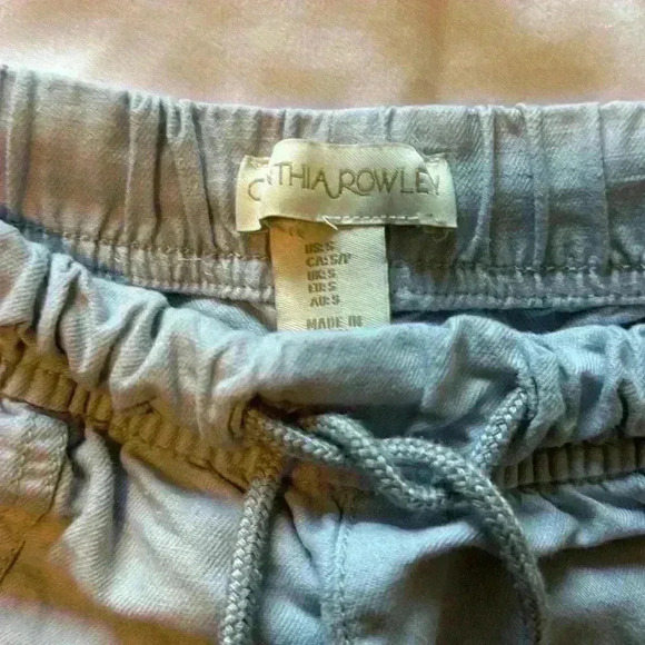 Canvas Shorts - Picture 2 of 3